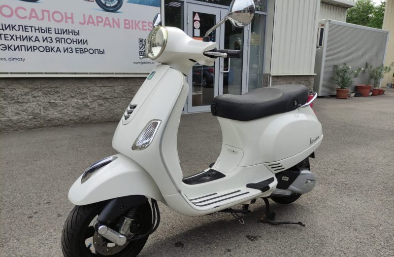 Скутер Piaggio Vespa LX125  (7747)