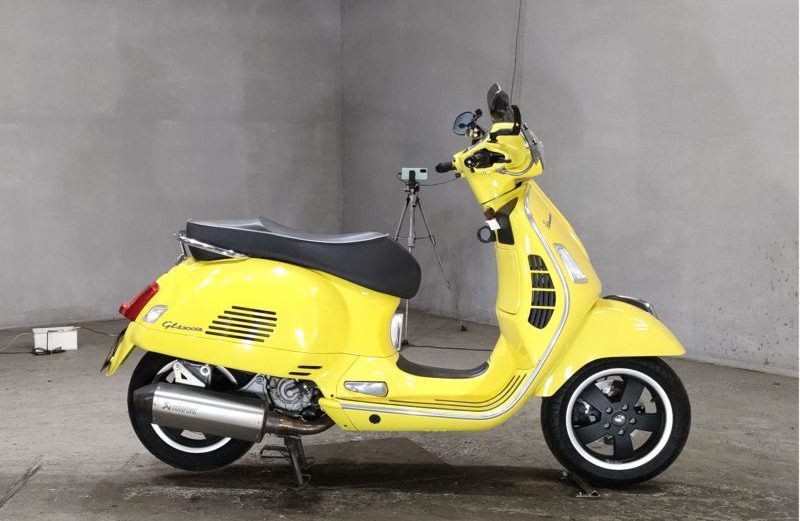 Скутер Piaggio Vespa GTS300 (7664)